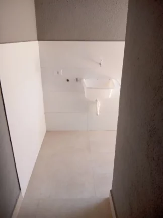 Imagem Sobrado de 2 quartos em condomínio para venda na Aviação, Praia Grande-SP: 1 banheiro, 1 vaga, 50,00 m².