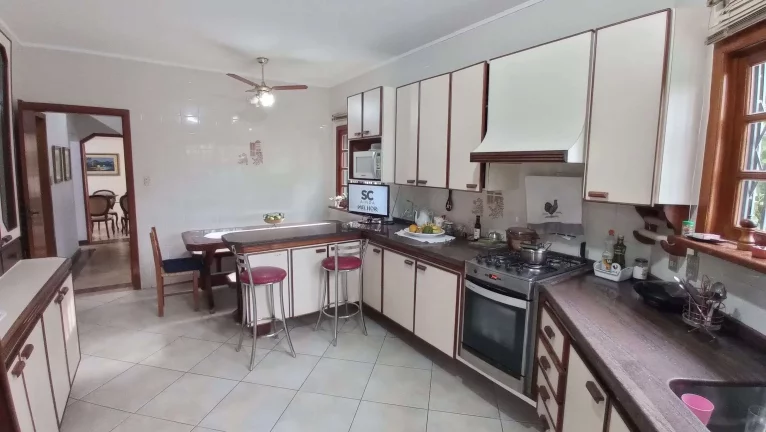 Imagem Casa com 4 Dormitórios à Venda, Área de 316 m2, Piscina, Edícula e Anexo - Santa Mônica, Florianópolis/SC