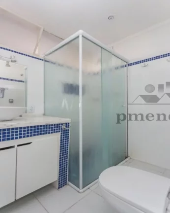 Imagem Apartamento com armários planejados, piso em parquet, living para 02 ambientes, banheiro, 02 dormit...