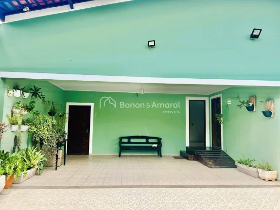 Imagem São 2 casas completas, uma térrea em cima e outra térrea, embaixo, com total privacidade
Tem uma ...