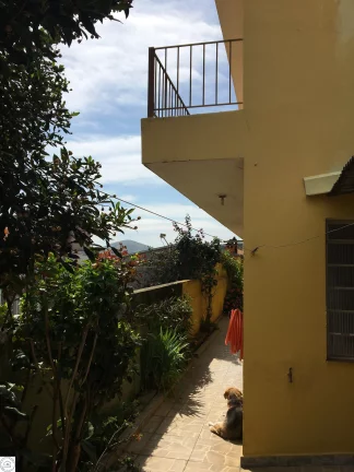 Imagem Excelente casa localizada no centro de Caieiras, imóvel pronto e comporta até 02 famílias com total conforto e segurança.