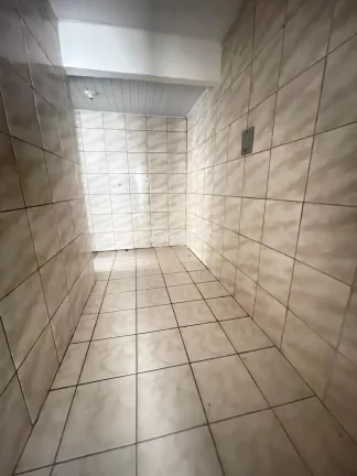 Apartamento de três dormitórios, sala cozinha, banheiro, churasqueira