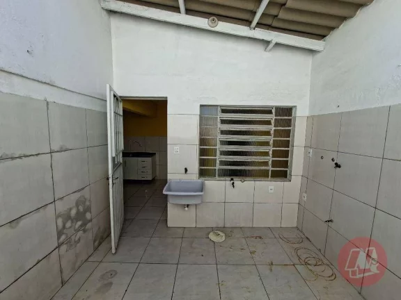 Imagem Casa com 3 dormitórios para alugar, 56 m² por R$ 1.916,00/mês - Medianeira - Porto Alegre/RS