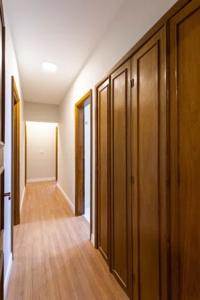 Imagem Apartamento 134M², 3Q, 1 Suíte, 2 Banheiros, 1 Vaga, Armários, Ar Condicionado.