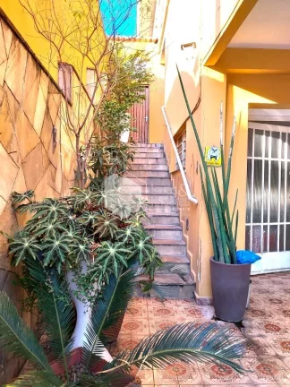 Imagem SOBRADO À VENDA, COM 267M² COM 3 DORM (1 SUÍTE), SALÃO GRANDE COM WC, 3 VAGAS DE GARAGEM COM ARMÁRIOS EMBUTIDOS NOS QUARTOS. - PRÓXIMO METRÔ VL MADALENA