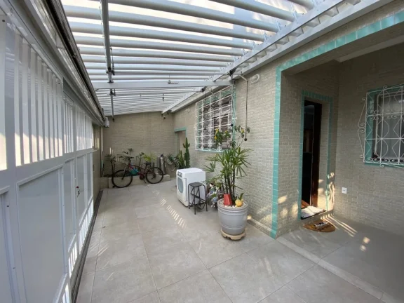Imagem Casa térrea a venda em Santos, reformada, garagem, ótima