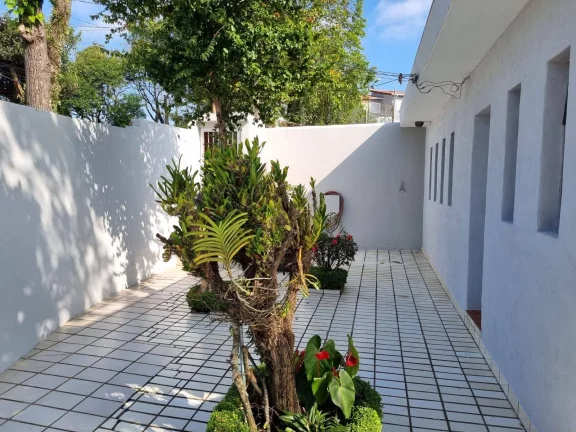 Imagem Casa com 192 m² 2 Dormitorios sendo 2 Banheiros e 4 Vagas de Gargens