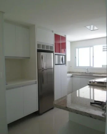 Imagem Apartamento à venda no Guarujá na Praia das Pitangueiras.