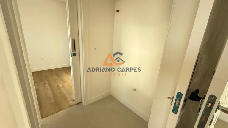 Imagem Apartamento no San Andreas com 3 dormitórios sendo 1 suíte e 2 demi, a 200m do mar, localizado no bairro Gravatá em Navegantes - Adriano Carpes imóveis vende