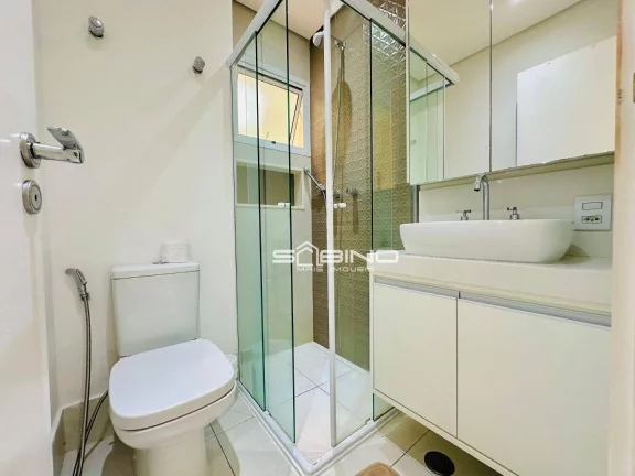 Imagem Aluguel anual na Riviera, Apartamento Pé na Areia, com 3 dormitórios 1 suíte, com 90m² de área útil, 2 vagas de garagem