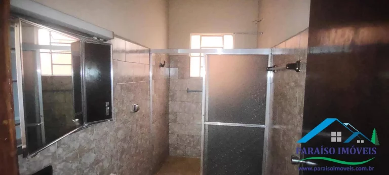 Imagem More no Centro de Paraisópolis - Casa com 3 dormitórios