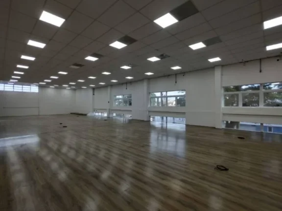 Imagem Salão Comercial 902m² com Escritório, 6 Banheiros e Vagas - Alto Potencial