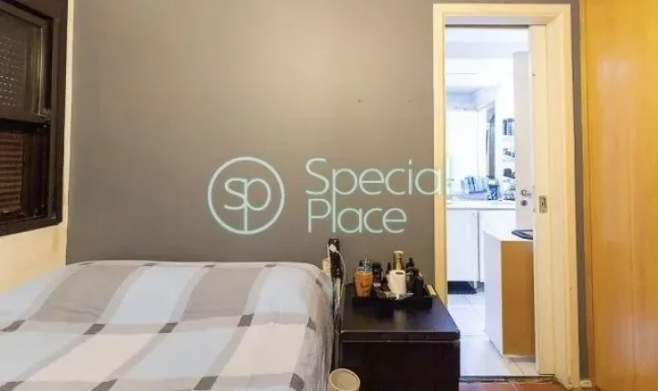 Imagem Oportunidade para reforma em Moema Pássaros Apartamento para reforma com ótima planta, sala bem am...
