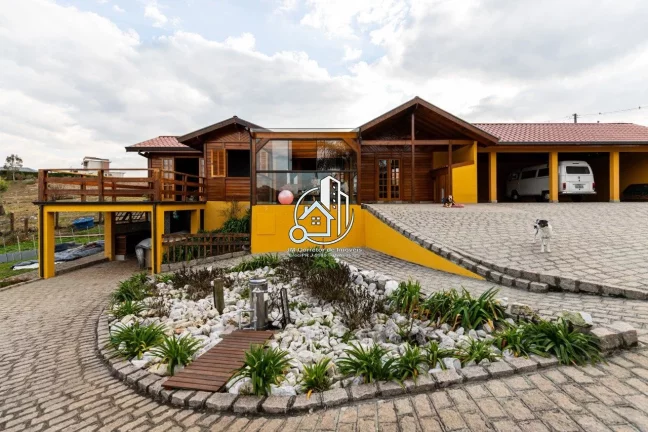 Casa de Madeira em Garapeira | 200m² | 2 Quartos (1 Suíte) | Terreno 3.561m² | Condomínio Fechad...
