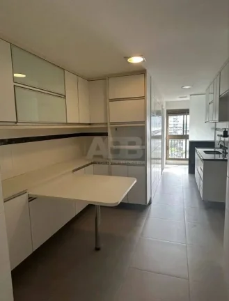Imagem Apartamento à venda na Barra da Tijuca, 140m2, 4Qtos, 2vgas, Quadra d Praia