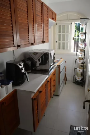 Imagem Sobrado com 04 dormitórios sendo 01 suite com closed e hidromassagem.