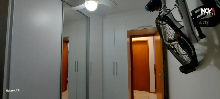 Imagem São 50m² bem distribuídos, com sala aconchegante, cozinha prática, 2 quartos confortáveis e 1 v...