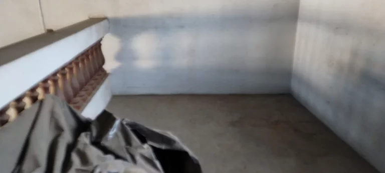 Imagem Barracão com 230m² com escritório, 2 banheiros e mezanino, vagas para recuo.Perto da Santa Casa, ...