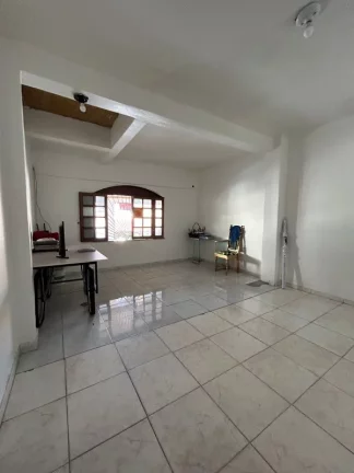 Imagem Casa ampla com 5 dormitórios sendo 3 suites , terraço , e 7 vagas de garagem, no conjunto Santos Dumont, na zona centro-oeste, pode ser financiada