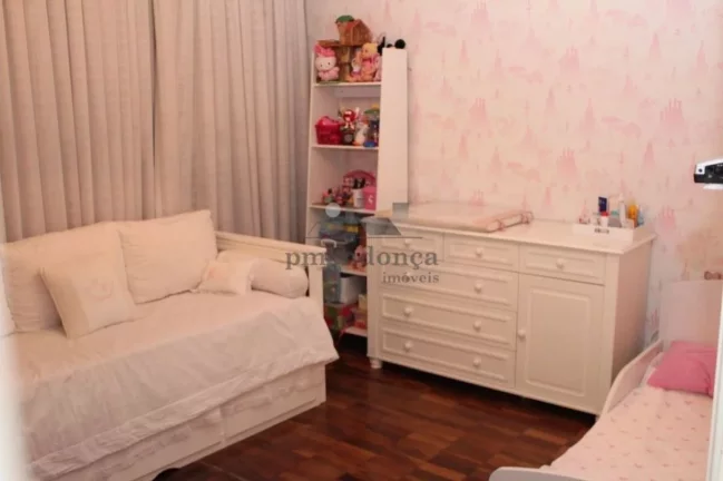 Imagem Belíssimo apartamento em andar alto, sendo 1 por andar, recém reformado com fino acabamento. Bem a...