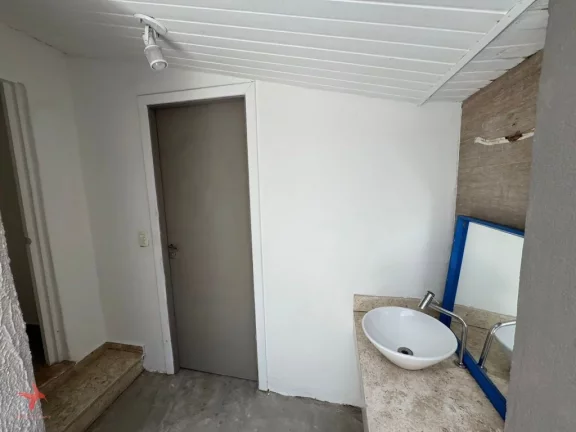 Imagem Casa comercial para locação em São Paulo-SP, bairro Pinheiros: 2 quartos, 2 salas, 2 banheiros, 1 vaga, 110m. Confira!