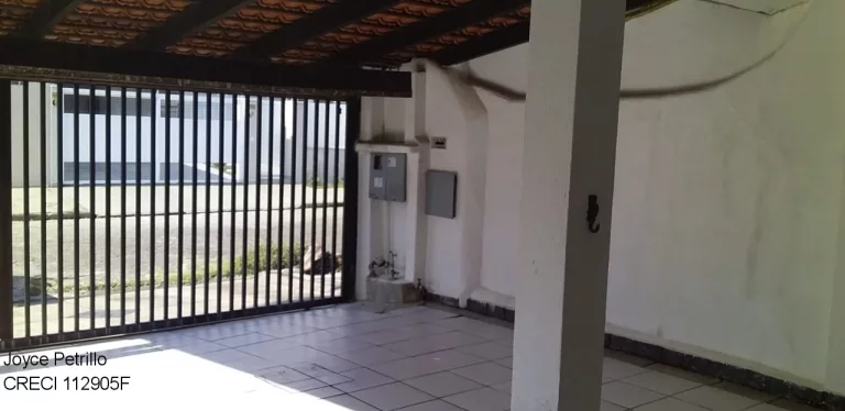 Imagem Casa Com 7 Dormitórios a 60 m Da Praia a Venda Em Peruíbe.