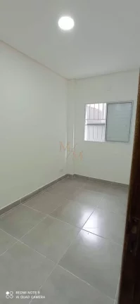 Imagem Casa sobreposta baixa NOVA a venda com 2 dormitórios, garagem, quintal.