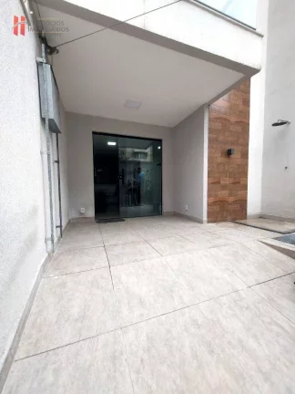 Imagem Casa Tríplex com 3 dormitórios à venda, 101 m² por R$ 450.000 - Jardim Vinte e Cinco de Agosto - Duque de Caxias/RJ