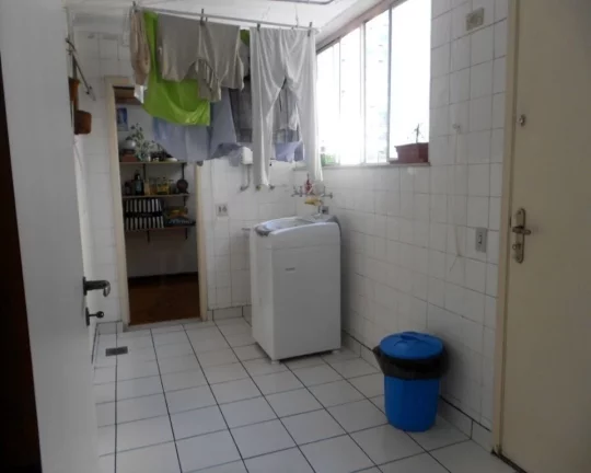 Imagem Apartamento amplo, com janelas grandes, bem arejado e iluminado, living para dois ambientes, 3 dormi...