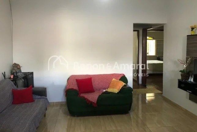 Imagem Casa da frente tem 2 dormitórios, sendo uma suite, sala, cozinha e lavanderia, cômodos bem amplos ...