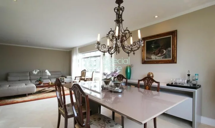 Imagem Amplo apartamento Ã  venda com 3 quartos, sendo 1 suÃ­te, e 3 banheiros no total. Este apartamento Ã...