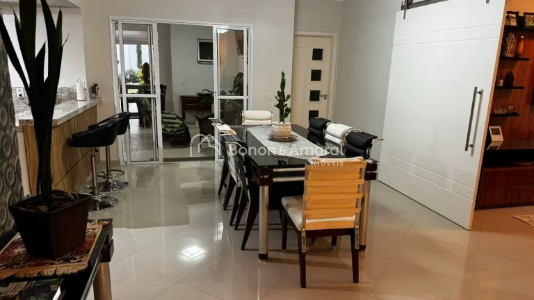 Imagem Casa térrea com 300 m² de construção e 600 m² de terreno.

Imóvel com estrutura sólida, ambie...