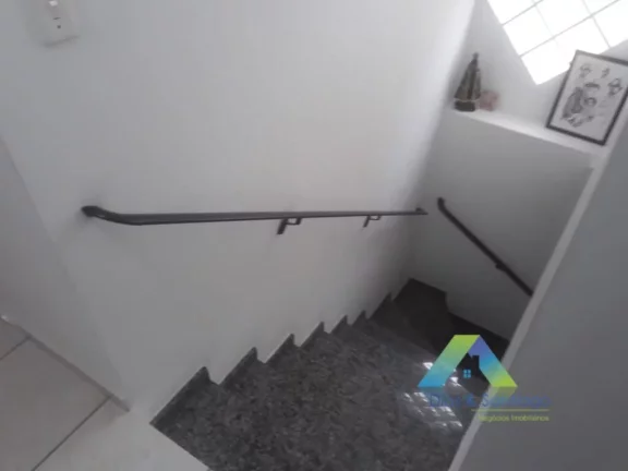 Imagem Lindo sobrado com 3 dormitórios sendo 1 suite, 2 vagas de garagem com ótima localização .