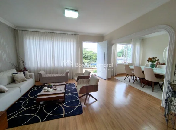 Imagem Encontre o Seu Novo Lar ou Espaço Comercial no Taquaral! 

Esta casa incrível no Taquaral é perfe...