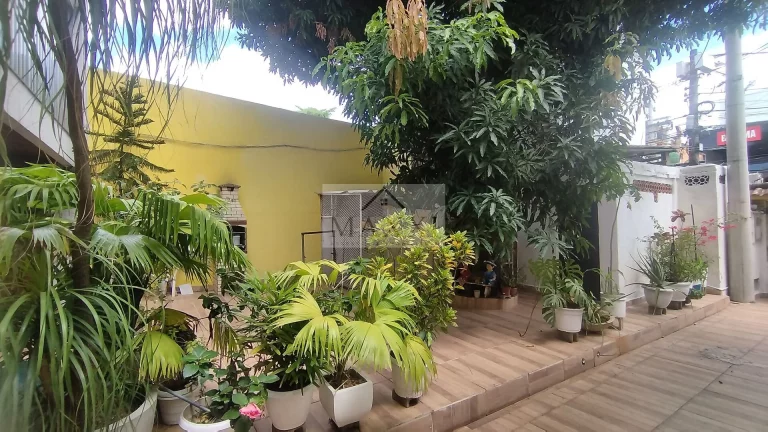 Imagem Ampla Casa Duplex com Anexo, Churrasqueira e 8 Vagas – Taquara