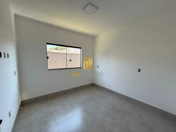 Imagem CA1808Linda casa com 3 suítes plenas localizada no Garavelo Park Aparecida de Goiânia A casa possu...