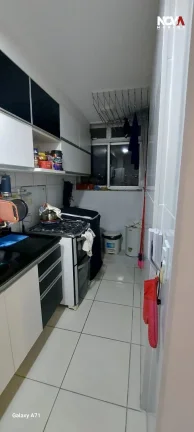 Imagem São 50m² bem distribuídos, com sala aconchegante, cozinha prática, 2 quartos confortáveis e 1 v...