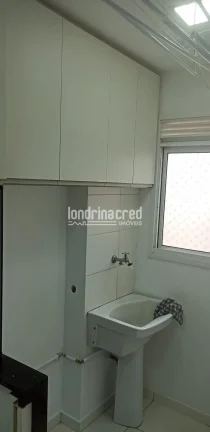 Imagem Apartamento com 2 quartos planejados, ar-condicionado, sanca em LED, armários em todos os ambientes, 1 vaga coberta e quitada, pronto para morar.