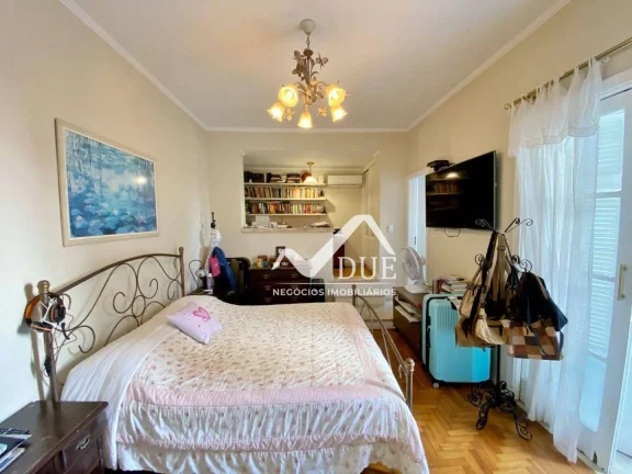 Imagem casa á venda a uma quadra da praia com 3 dormitórios e 1 suíte