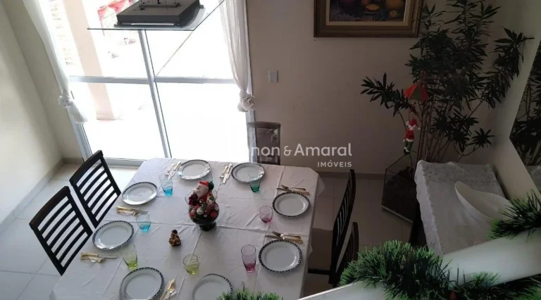 Imagem Esta é uma oportunidade única de adquirir uma casa elegante no renomado condomínio Portal do Jequ...