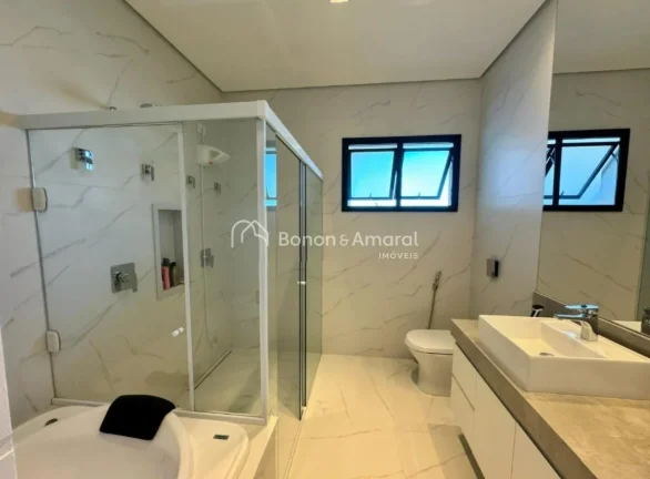 Imagem Sobrado à venda no Loteamento Residencial Arborais em Campinas, com 335 m² de área construída. S...
