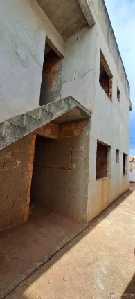 Imagem Prédio à Venda com 4 Apartamentos + Meia Água no Bairro Pelluzo – Patos de Minas/MG | Ótima Renda!