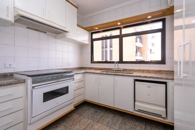 Imagem Apartamento 164M², 3Q, 2 Suítes, 5 Banheiros, 3 Vagas, Varanda, Piscina, Lavabo, Academia, Salão de Festas, Churrasqueira, Closet, Brinquedoteca.