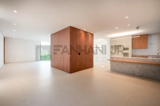Imagem Imóvel de luxo na Vila Nova Conceição: casa de alto padrão com 3 quartos, 3 suítes e 3 vagas de garagem