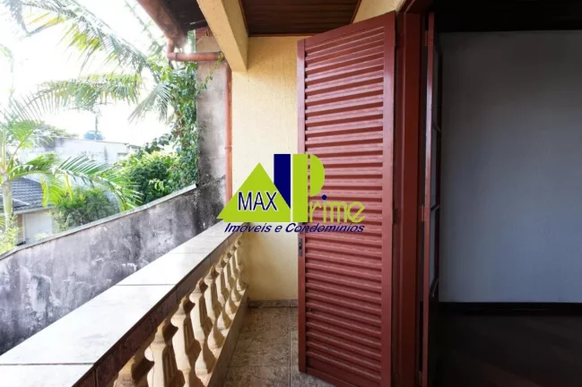 Imagem Casa para locação na Vila Granada, São Paulo-SP: 6 quartos, 1 suíte, 2 salas, 3 banheiros, 9 vagas de garagem, 300m²