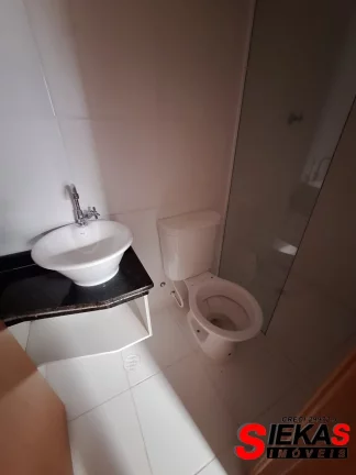 Imagem Casa para locação em São Paulo-SP, bairro Carrão: 2 quartos, 2 suítes, 1 sala, 3 banheiros, 1 vaga de garagem, 65m² de área.