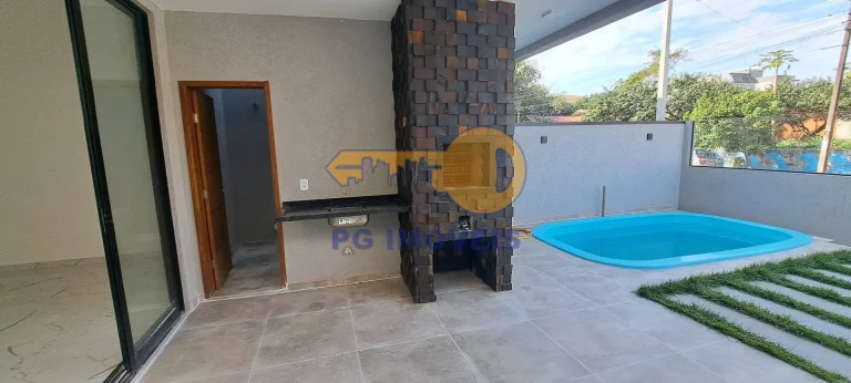 Imagem CASA COM 3 DORMITÓRIOS EM IPANEMA