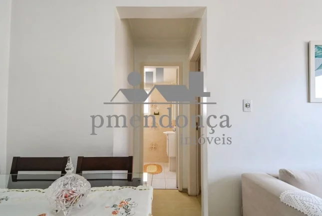 Imagem Ótimo apartamento no 2º andar, localizado na Rua Alves Guimarães, com 129m².