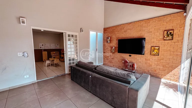 Imagem Imperdível: Casa à venda em Campo Grande-MS no Carandá Bosque II! 3 quartos, 2 suítes, 3 salas, 4 banheiros, 2 vagas, 180,41 m².