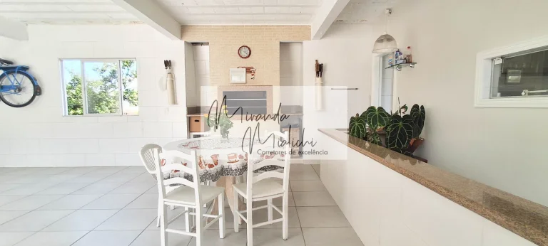 Imagem Encantadora Casa 4 Quartos em Biguaçu
